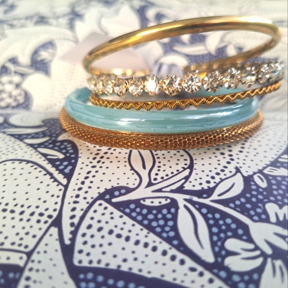 Set of 5 gold and blue tone bracelets - Picture 11 of 11